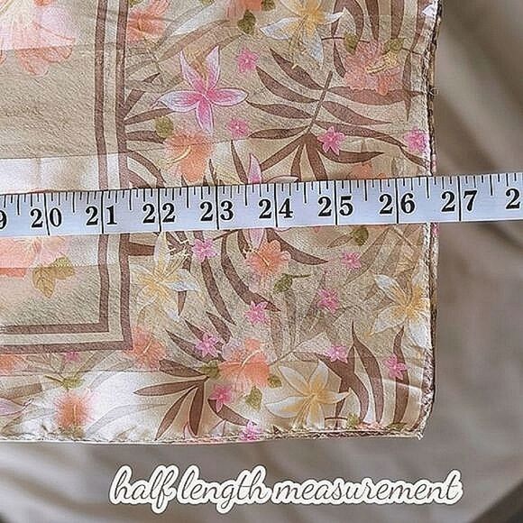 Oscar | Oscar De La Renta pale gold floral silk scarf - Picture 5 of 8